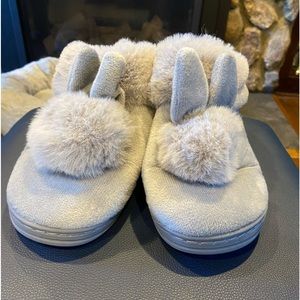 Adorable bunny slippers！